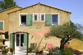 Holiday cottage with private terrace, Bellegarde